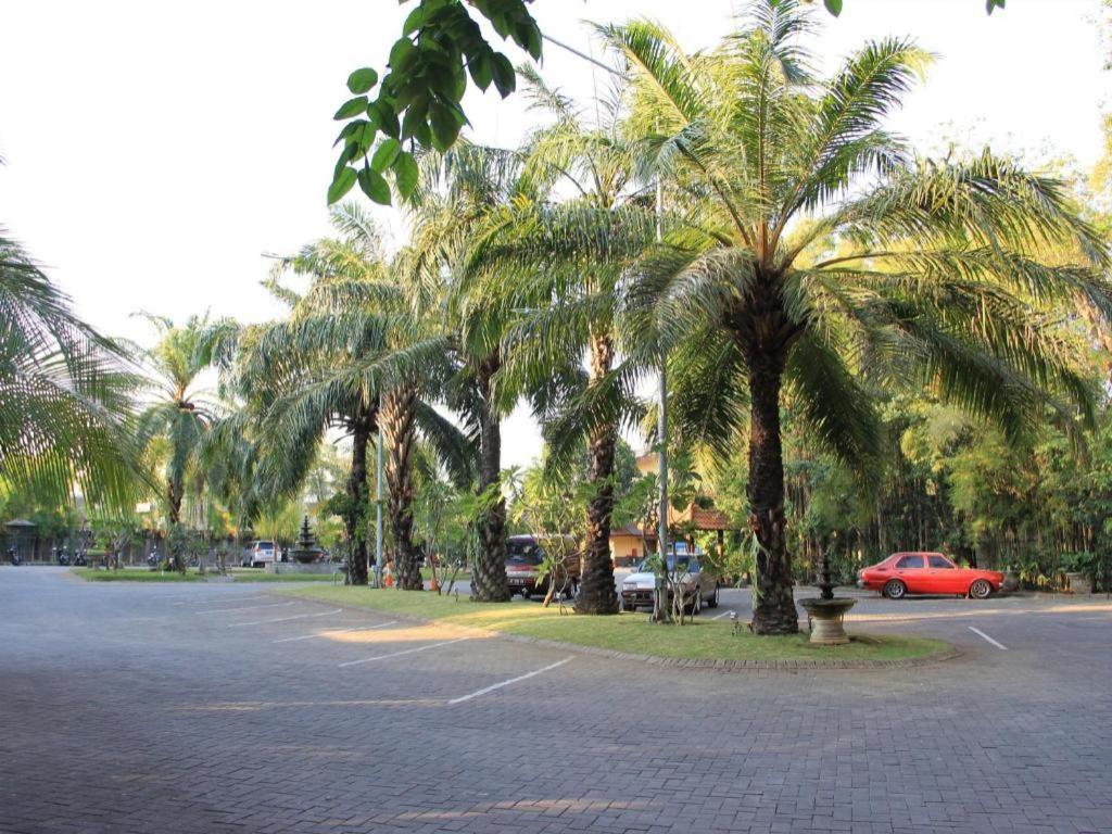 Narita Classic Hotel Surabaya Esterno foto
