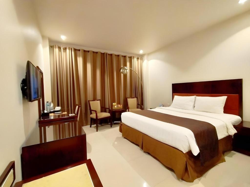 Narita Classic Hotel Surabaya Esterno foto