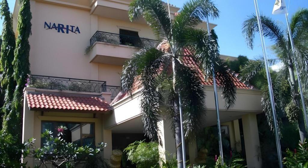 Narita Classic Hotel Surabaya Esterno foto