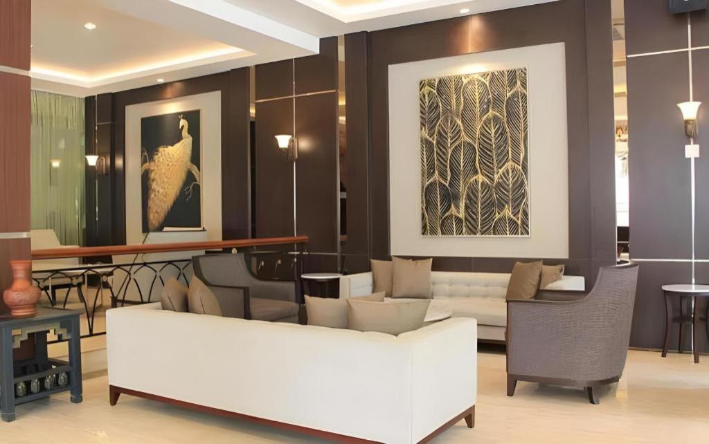 Narita Classic Hotel Surabaya Esterno foto